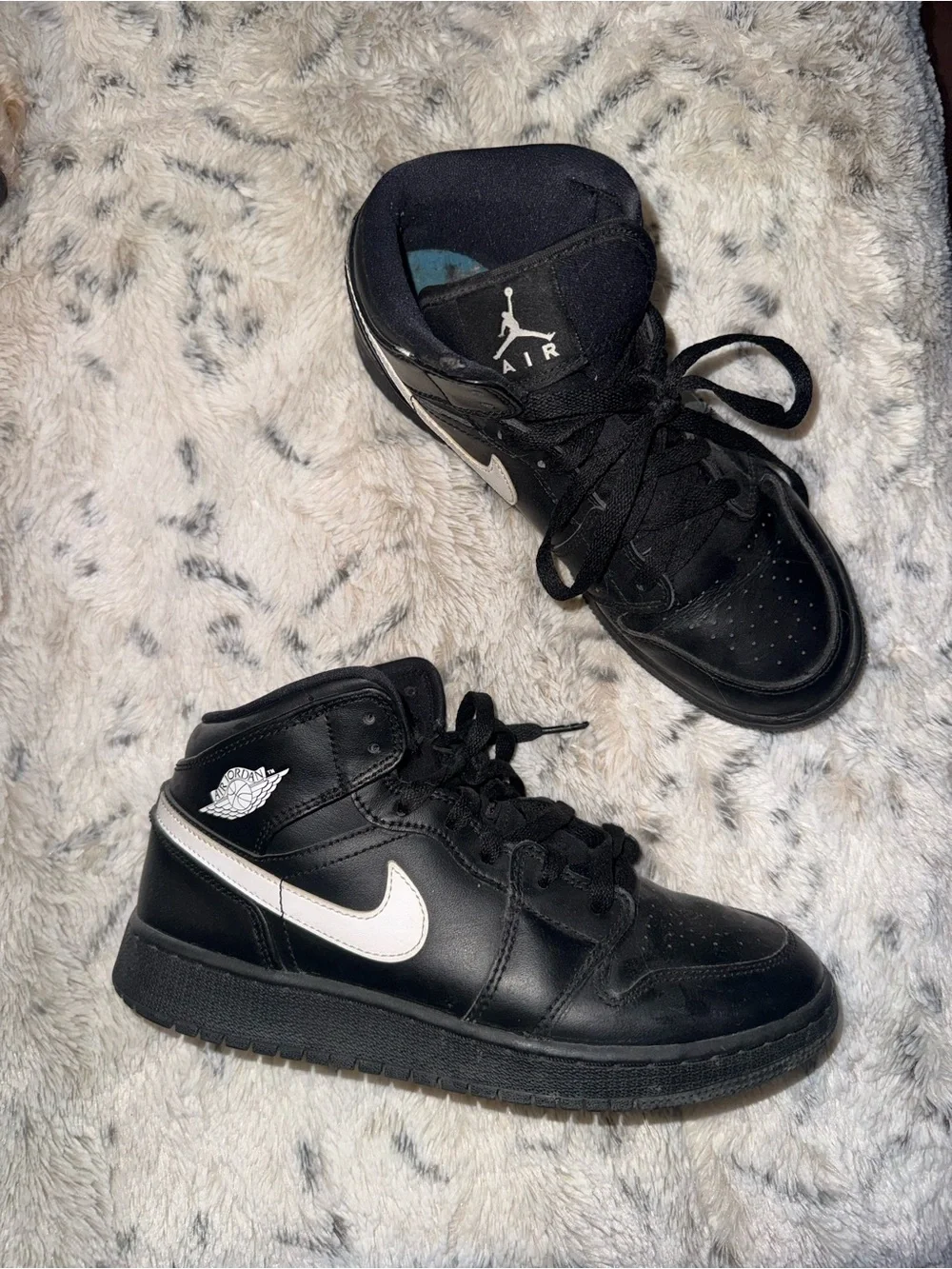 Nike Air Jordan 1 Mid 'Speckle' (Black/White/White) Style Code: 554724-049